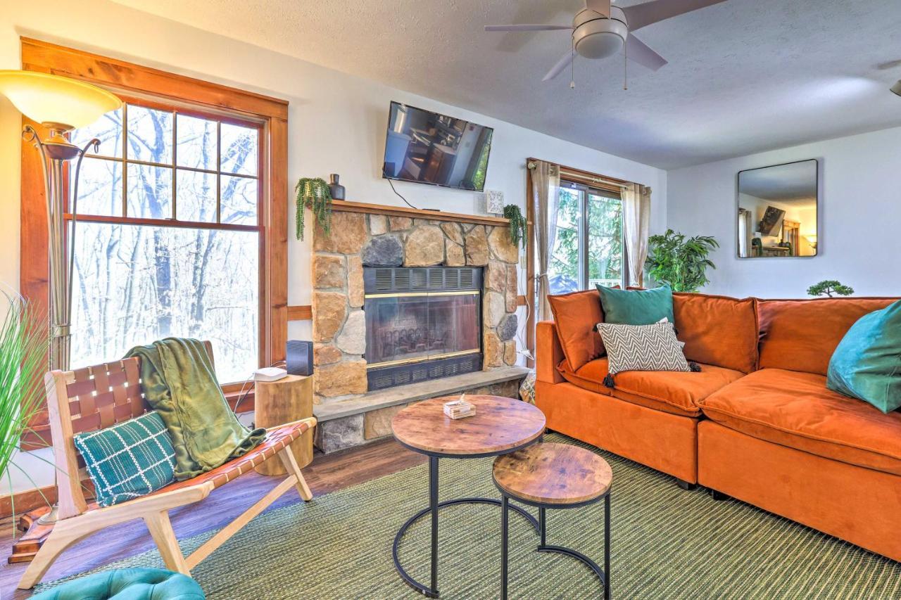 Pocono Retreat, 1 Mi To State Park And Ski Access! Tannersville Ngoại thất bức ảnh
