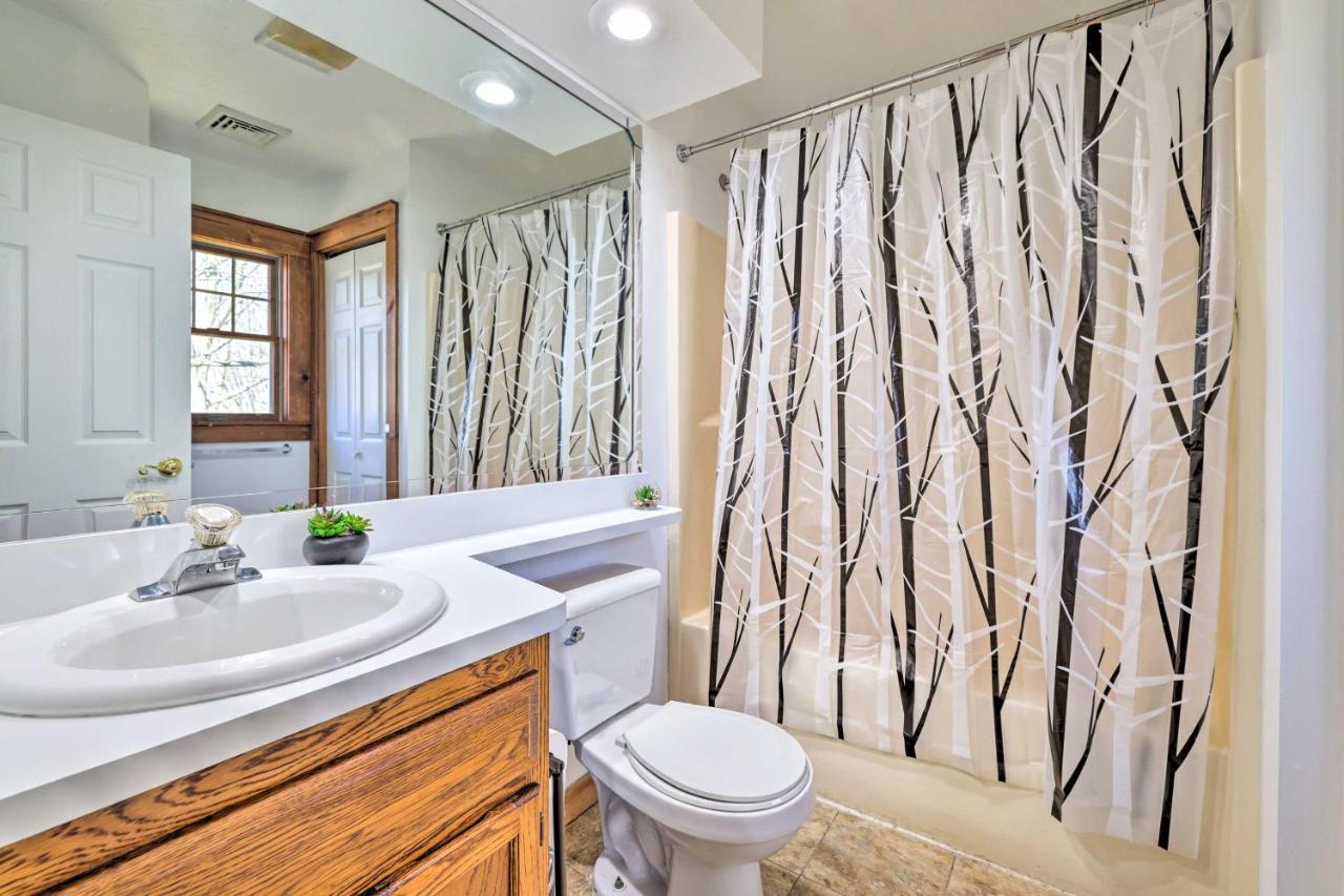 Pocono Retreat, 1 Mi To State Park And Ski Access! Tannersville Ngoại thất bức ảnh